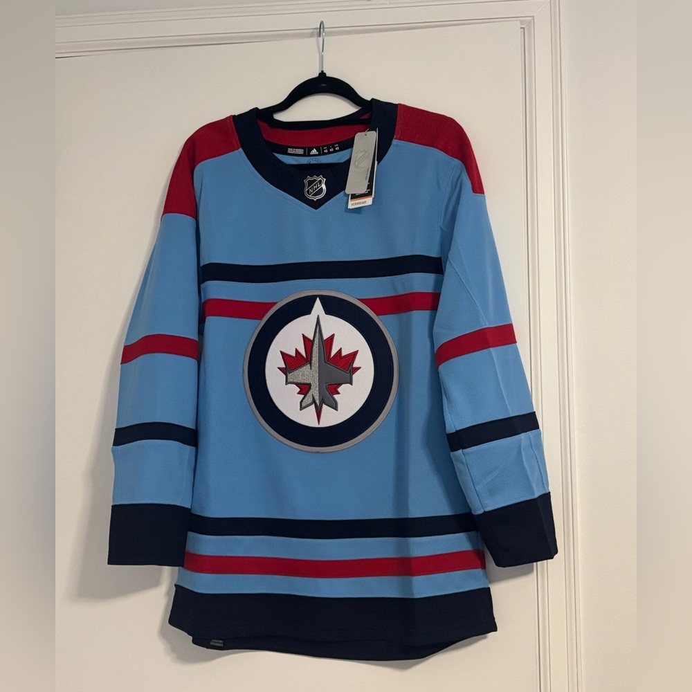 Youth Size 42 Winnipeg Jets NHL Hockey Jersey READ DESCRIPTION)